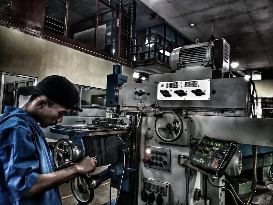 Peran Penting Oli Industri dalam Mesin Pemrosesan yang Kompleks dan Bekerja Terus Menerus